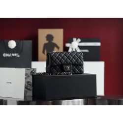 Chanel classic flap caviar 20cm black silver 