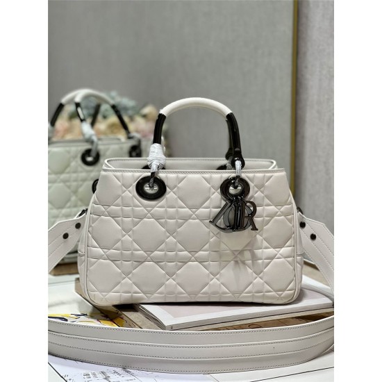 Dior LADY DIOR 95.22   31×31×11cm white