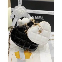 Chanel  love bag patent leather 15x13x2（cm）