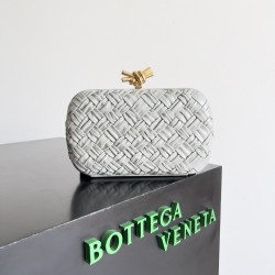 Bottega Veneta Knot 20.5*6*12.5cm white