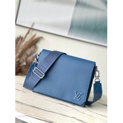 Louis Vuitton M23709 Takeoff 28 x 24 x 10 cm