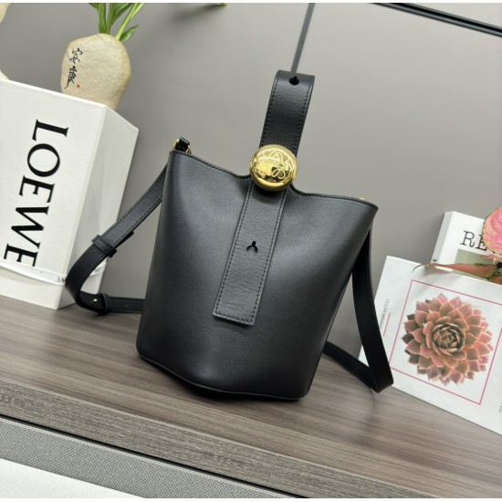 Loewe Pebble Bucket 16*16*19.5CM