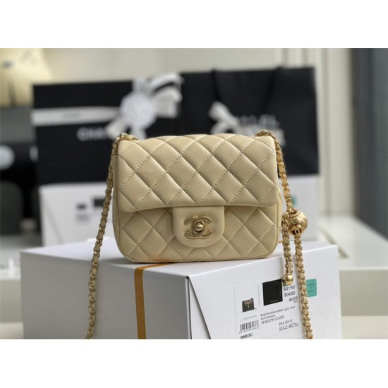 Chanel gold ball 13x18x7cm black lambskin beige