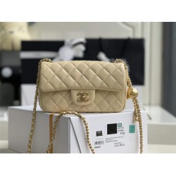 Chanel gold ball 13x20x7cm black lambskin  beige