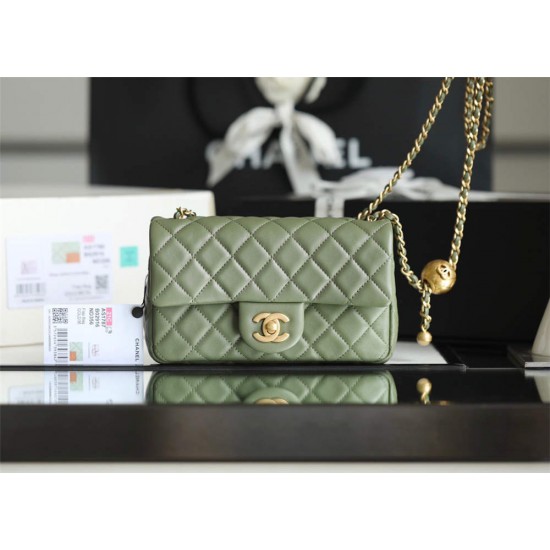 Chanel gold ball 13x20x7cm black lambskin  green