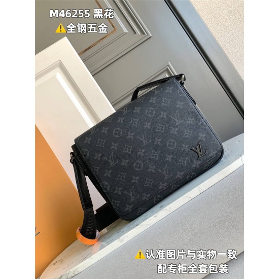 Louis Vuitton  M46255 26x20x7CM  District 