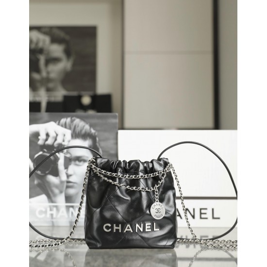 Chanel 22 mini  black 20x19x6cm