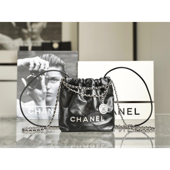 Chanel 22 mini  black 20x19x6cm