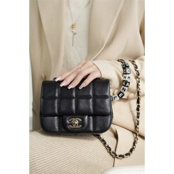 Chanel Classic flap bag 16×13×7cm