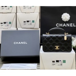 Chanel classic flap with top handle 12*20*8cm