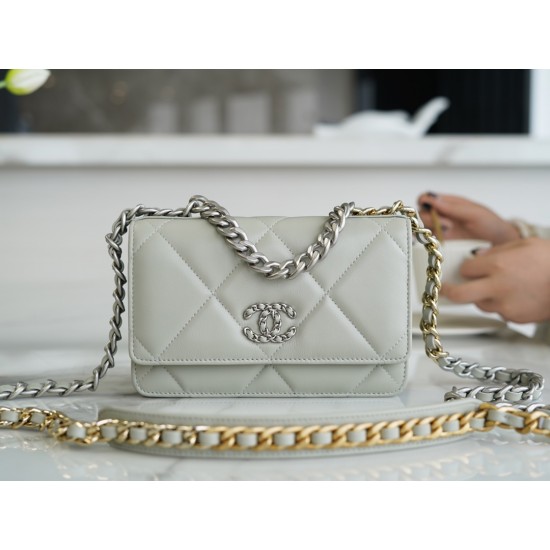 Chanel 19 WOC 12.3×19×3cm