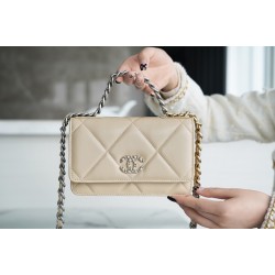 Chanel 19 WOC 12.3×19×3cm