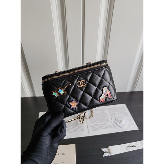 Chanel Vantity case with letter handle 9.5*17*8cm