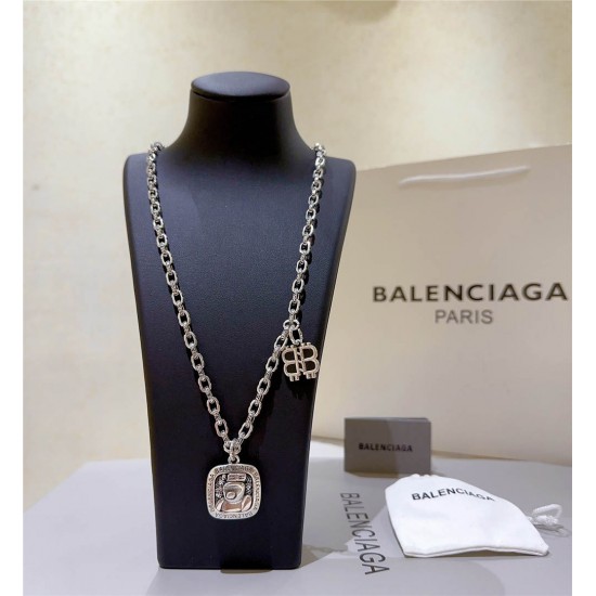 Banlenciaga necklace 