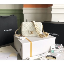 Chanel Classic flap 19cm gold coin