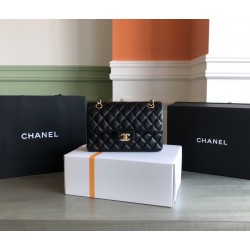 Chanel Classic flap 23cm