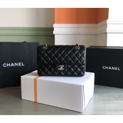 Chanel Classic flap 23cm