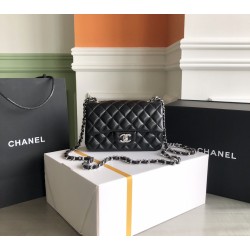 Chanel classic flap 20cm  