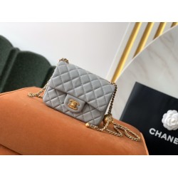 Chanel classic flap 18cm  