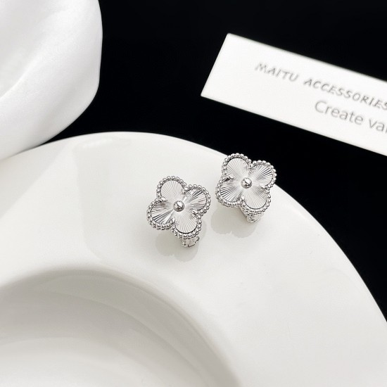 Van Cleef & Arpels Earstuds best replica 