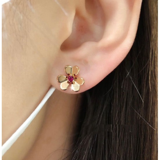 Van Cleef & Arpels Earstuds best replica 