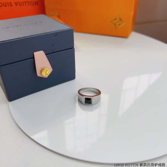 Louis Vuitton Ring best replica size 6 7 8