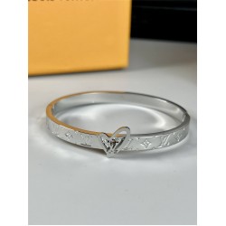 Louis Vuitton bracelet best replica size 17cm and 19cm 