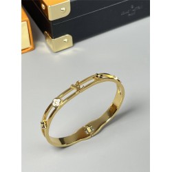 Louis Vuitton bracelet best replica size 17cm and 19cm 