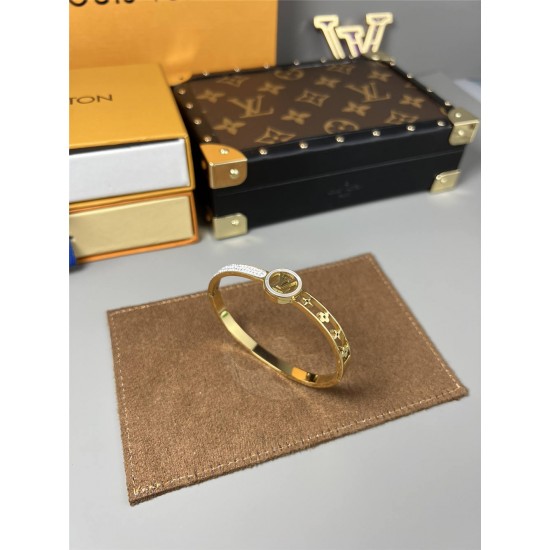 Louis Vuitton bracelet best replica size 17cm and 19cm 