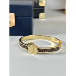 Louis Vuitton bracelet best replica size 17cm and 19cm 