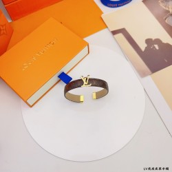 Louis Vuitton bracelet best replica size 17cm and 19cm 