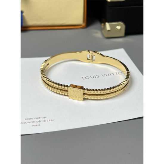 Louis Vuitton bracelet best replica size 17cm and 19cm 