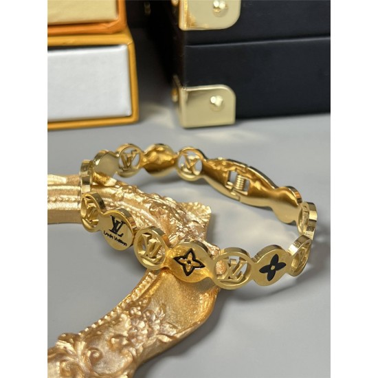 Louis Vuitton bracelet best replica size 17cm and 19cm 