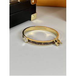 Louis Vuitton bracelet best replica size 17cm and 19cm 