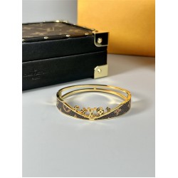 Louis Vuitton bracelet best replica size 17cm and 19cm 