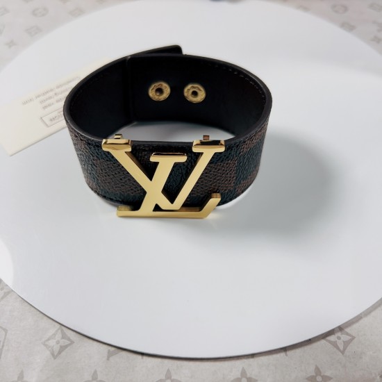 Louis Vuitton bracelet best replica size 17cm and 19cm 