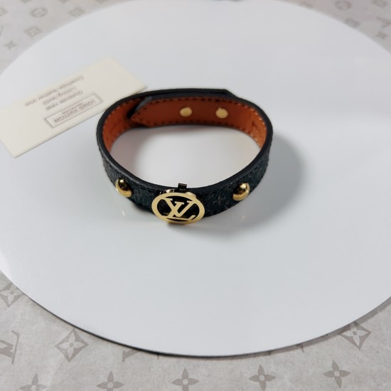 Louis Vuitton bracelet best replica size 17cm and 19cm 