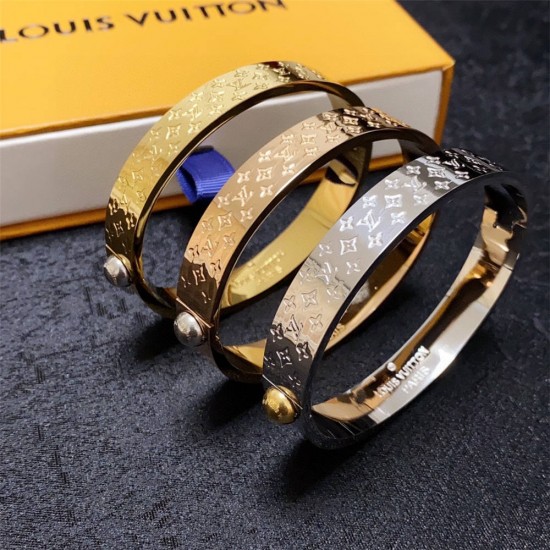 Louis Vuitton bracelet best replica size 17cm and 19cm 