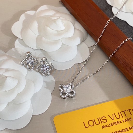 Louis Vuitton necklace best replica 