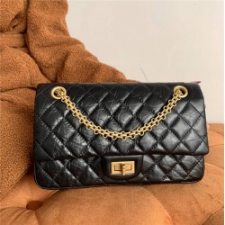 Chanel 2.55 reissue A37586，24cm A37587，28cm，