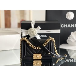 Chanel Leboy 67085 Size 20cm