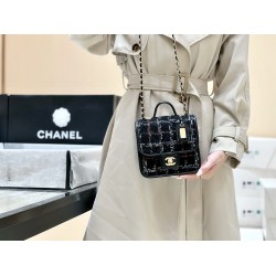 Chanel 22K AS3652 size 17*20.5*6cm