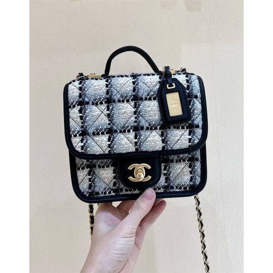 Chanel 22K AS3652 size 17*20.5*6cm