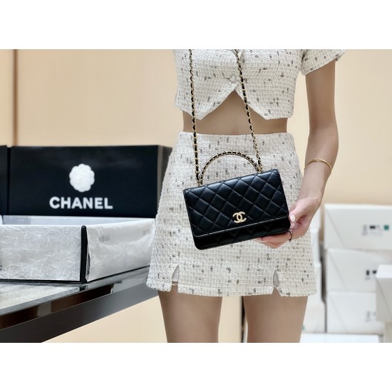 Chanel WOC AP3009，size 12*19*3.5cm