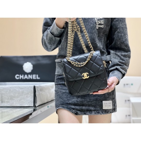 Chanel 23P  3884 Size 19*19*6cm