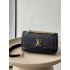 Louis Vuitton LOCKME EAST WEST  M22303   size：23.5x14x6cm 2025 new