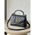 Louis Vuitton Hold Me M21720  size：23x15x10cm 2025 new