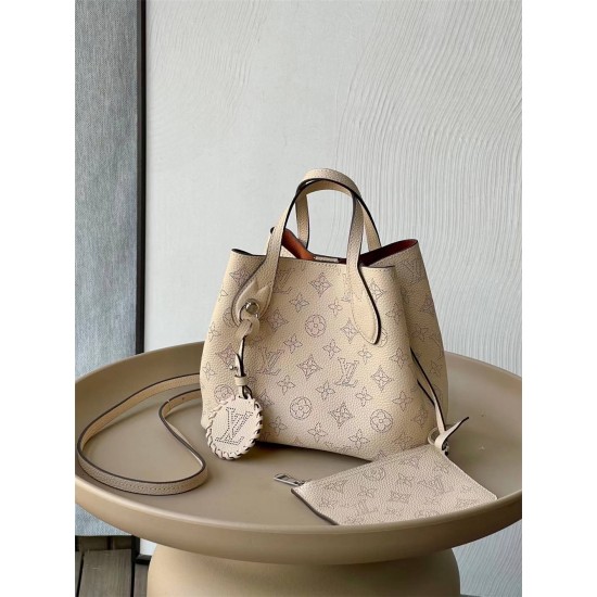 Louis Vuitton BLOSSOM M21909    size：20x20x12.5cm 2025 new