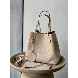 Louis Vuitton BLOSSOM M21850  size：30x27.5x16cm 2025 new