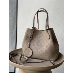 Louis Vuitton BLOSSOM M21850  size：30x27.5x16cm 2025 new